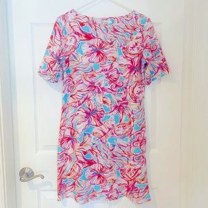 Beautiful dress, excellent condition.